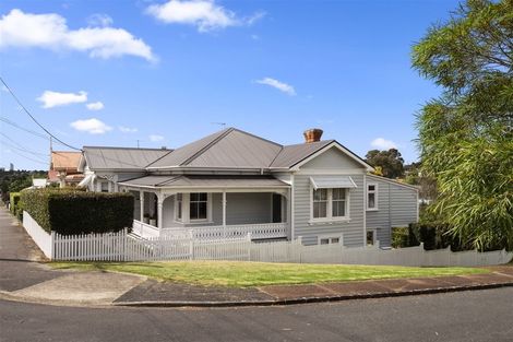 Photo of property in 8 Shoal Bay Road, Devonport, Auckland, 0624