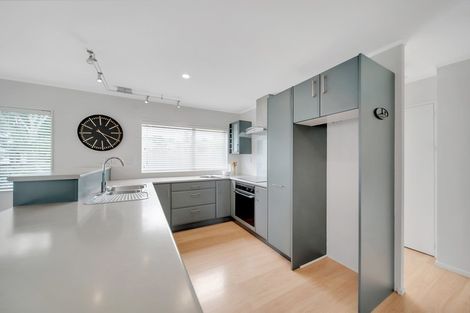 Photo of property in 60 De Quincey Terrace, Highland Park, Auckland, 2010