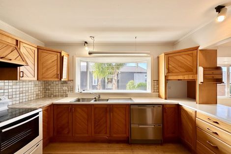 Photo of property in 13 Peter Terrace, Castor Bay, Auckland, 0620