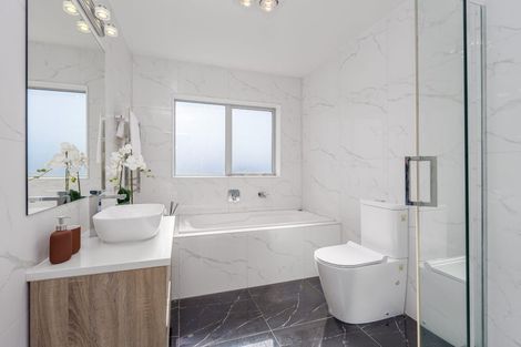 Photo of property in 10 Ian Gordon Lane, Orewa, 0931