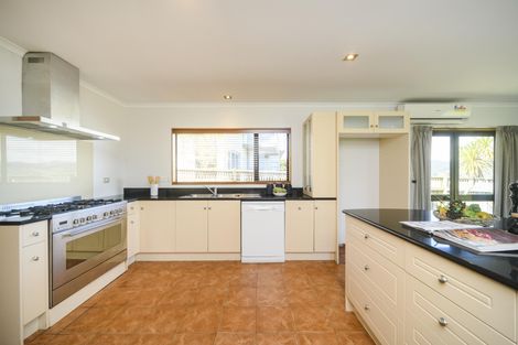 Photo of property in 122 Pacific Drive, Fitzherbert, Palmerston North, 4410