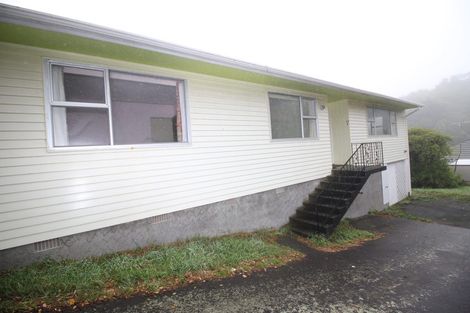 Photo of property in 13a Lyndfield Lane, Newlands, Wellington, 6037