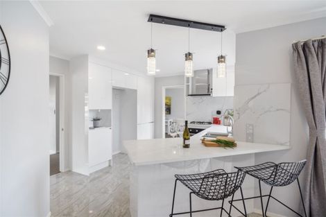 Photo of property in 9 Camerton Close, Northpark, Auckland, 2013