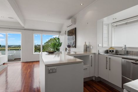 Photo of property in 14 Bank Street, Hillcrest, Auckland, 0627