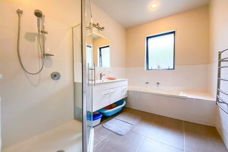 Photo of property in 2 Northbrook Close, Greenhithe, Auckland, 0632