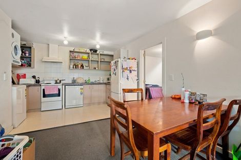Photo of property in 6 Wynyard Crescent, Fernhill, Queenstown, 9300