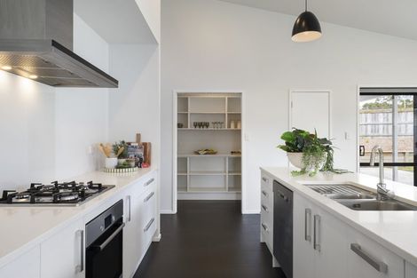 Photo of property in 11 Coutts Way, Fitzherbert, Palmerston North, 4410