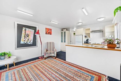 Photo of property in 52 Rising Parade, Fairview Heights, Auckland, 0632