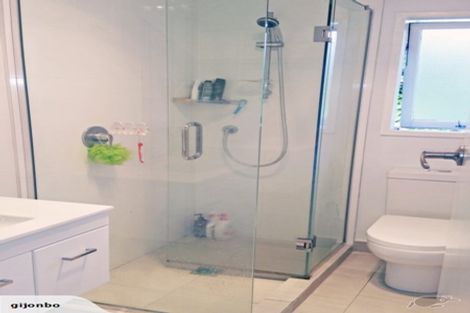 Photo of property in 1/28b Sunnynook Road, Sunnynook, Auckland, 0620