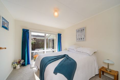 Photo of property in 6 Dunk Place, Milson, Palmerston North, 4414