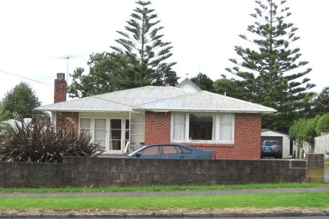 Photo of property in 1/27 Flanshaw Road, Te Atatu South, Auckland, 0610