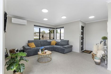 Photo of property in 2 Anna Lane, Glen Eden, Auckland, 0602