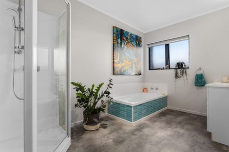 Photo of property in 21 Edgewater Grove, Whakatane, 3120