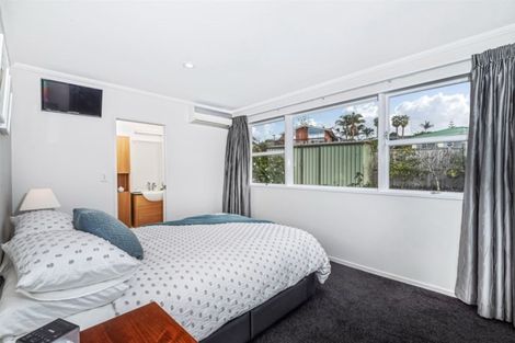 Photo of property in 32 Fairway Avenue, Red Beach, 0932