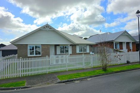 Photo of property in 12 Queens Park Crescent, Frankton, Hamilton, 3204