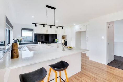 Photo of property in 12 San Casello Rise, Henderson, Auckland, 0612