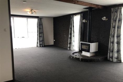 Photo of property in 7 Lindaver Grove, Merrilands, New Plymouth, 4312