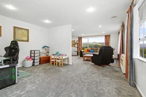 Photo of property in 9 Ordley Grove, Tawa, Wellington, 5028