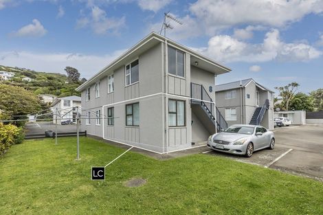 Photo of property in 7/127 Queens Drive, Lyall Bay, Wellington, 6022
