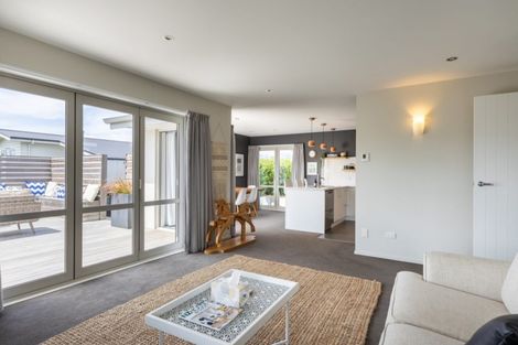 Photo of property in 16 Istana Place, Britannia Heights, Nelson, 7010