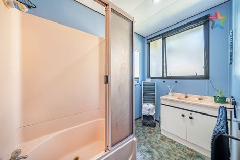 Photo of property in 1 Mcmanaway Grove, Stokes Valley, Lower Hutt, 5019