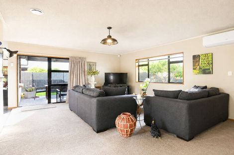 Photo of property in 67 Bowen Street, Cambridge, 3434