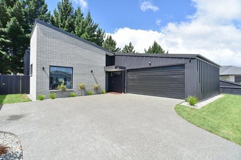 Photo of property in 33 Kohunga Crescent, Bottle Lake, Christchurch, 8083