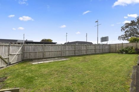 Photo of property in 2/963 Beach Road, Torbay, Auckland, 0630