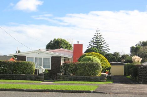Photo of property in 68 Yeovil Road, Te Atatu Peninsula, Auckland, 0610