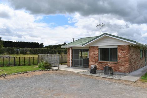 Photo of property in 37 Waikawa Beach Road, Manakau, Levin, 5573
