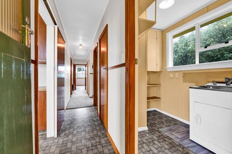 Photo of property in 9 Bone Crescent, Hawera, 4610