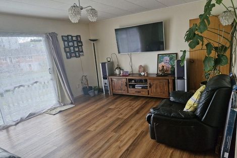 Photo of property in 2/27 Hutchinson Avenue, New Lynn, Auckland, 0600