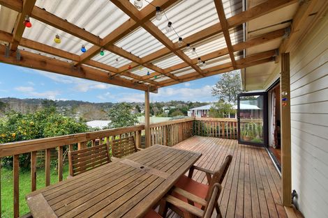 Photo of property in 55 La Rosa Street, Green Bay, Auckland, 0604