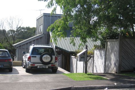 Photo of property in 10 Miraka Place, Birkenhead, Auckland, 0626