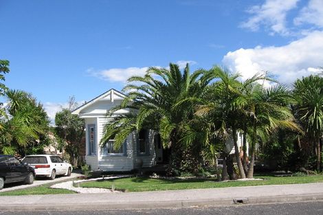 Photo of property in 11 Cliff Road, Torbay, Auckland, 0630