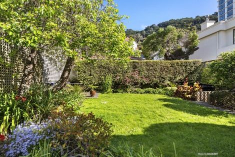 Photo of property in Anscombe Apartments, 212 Oriental Parade, Oriental Bay, Wellington, 6011