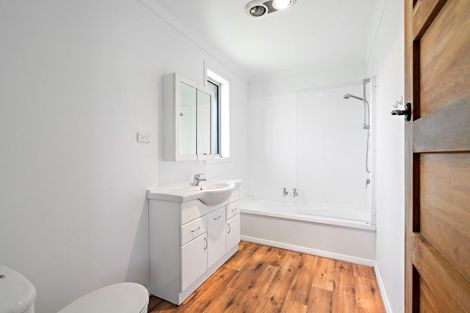 Photo of property in 1 Waldron Crescent, Green Island, Dunedin, 9018