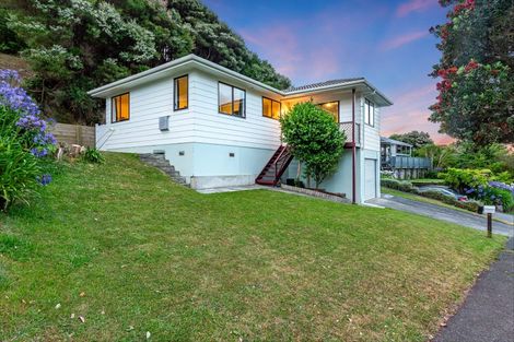 Photo of property in 49 Omapere Street, Whitby, Porirua, 5024