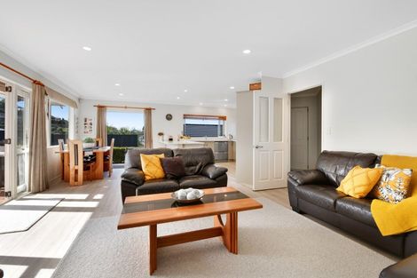 Photo of property in 14 Astor Place, Orewa, 0931