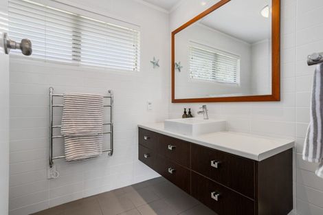 Photo of property in 10 Easdale Place, Pauanui, Hikuai, 3579