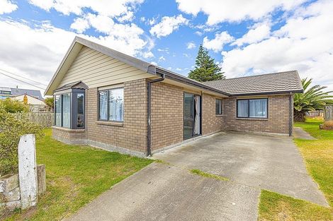 Photo of property in 12 Seafront Road, Castlecliff, Whanganui, 4501