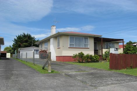 Photo of property in 16 Tarata Crescent, Mangere Bridge, Auckland, 2022