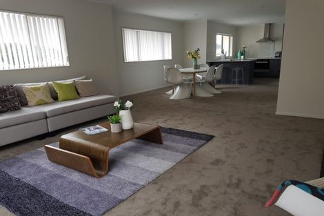 Photo of property in 9 Birchlea Rise, Goodwood Heights, Auckland, 2105