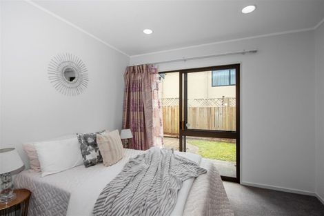 Photo of property in 1/6 Glucina Avenue, West Harbour, Auckland, 0618