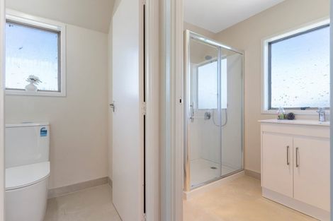 Photo of property in 1/13 Challen Close, Conifer Grove, Takanini, 2112