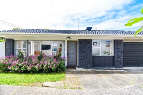 Photo of property in 1/38 Hillcrest Avenue, Hillcrest, Auckland, 0627