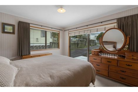 Photo of property in 24 Deverell Place, Northcross, Auckland, 0632