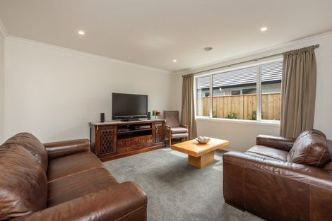 Photo of property in 15 Tapuhikura Street, Waikanae, 5036