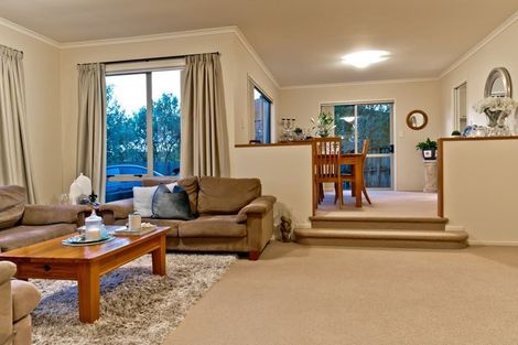 Photo of property in 8 Malin Place, Pinehill, Auckland, 0632