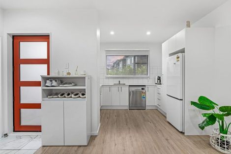 Photo of property in 37 Eileen Newey Place, Henderson, Auckland, 0612